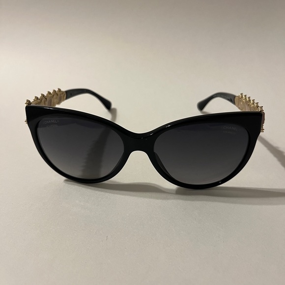 CHANEL Crystal Pearl Cat Eye Polarized Sunglasses - Picture 6 of 15